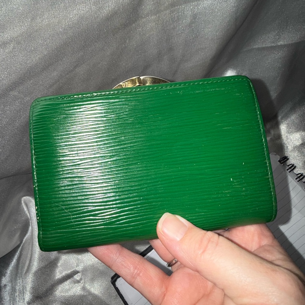 Louis Vuitton Green Bifold Kisslock Wallet/MI0975 - Picture 4 of 15